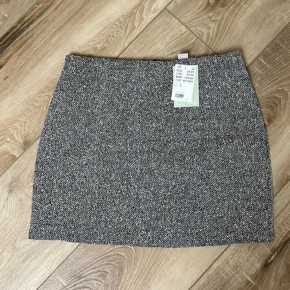 Never worn H&M skirt in size US 8